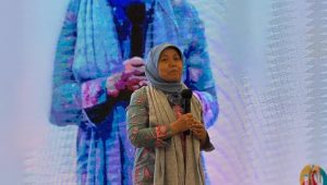 Tri Mumpuni Saat Mengisi sharing buat pembekalan anak anak penerima Beasiswa LPDP adalah hal yang paling menyenan
